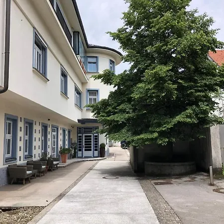 Aparthotel Cross Street 4 Ljubljana Exterior photo