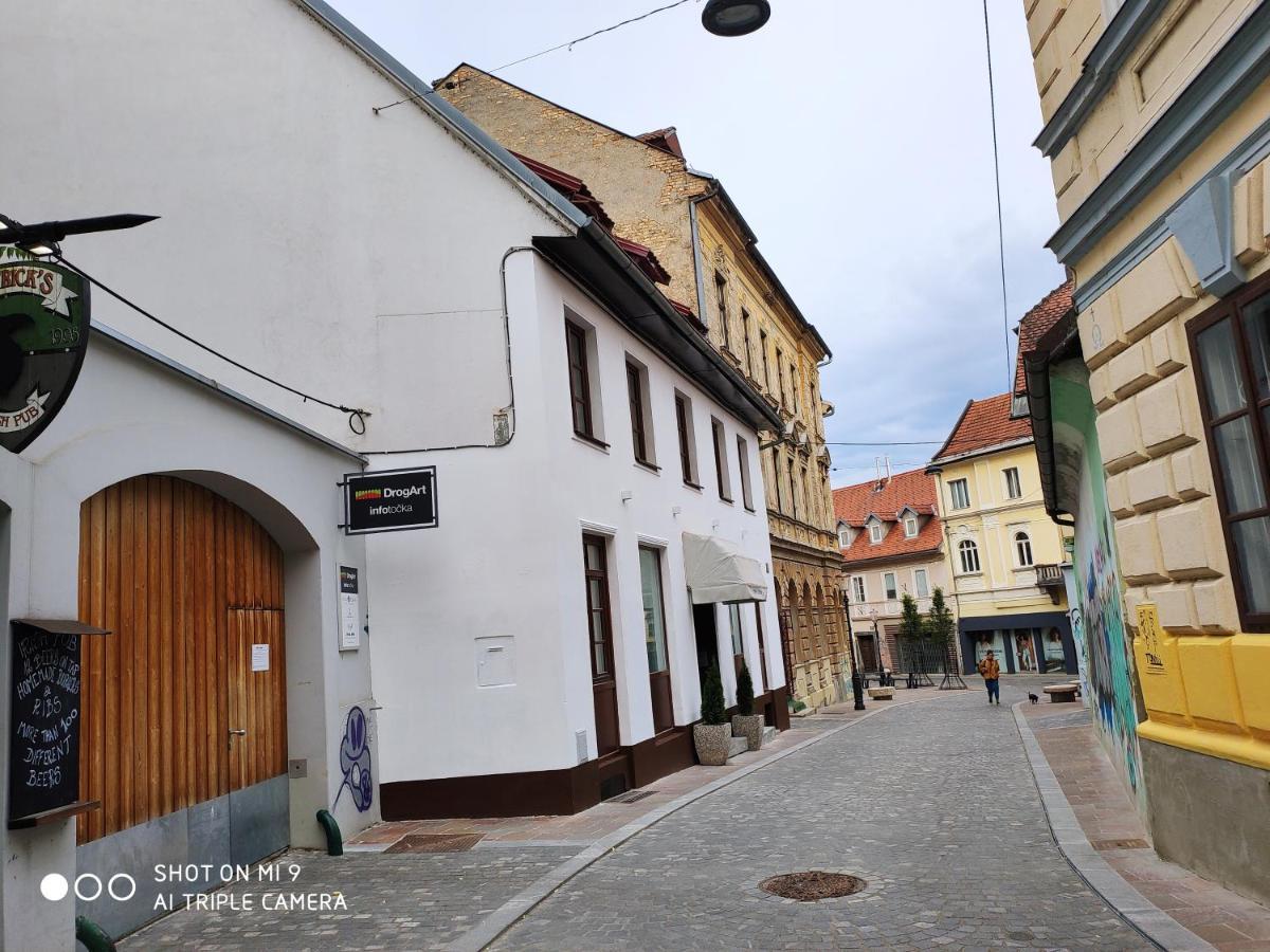 Cross Street 4 *