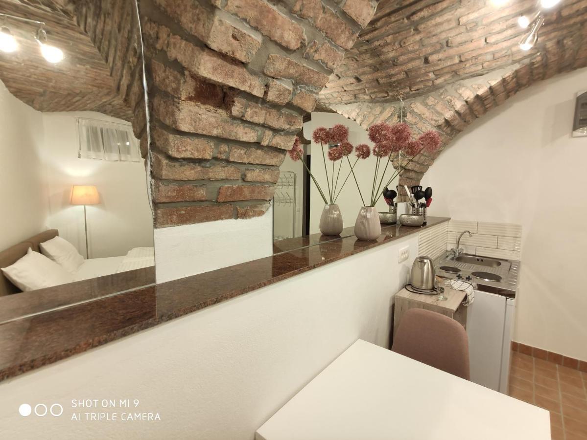 Cross Street 4 *